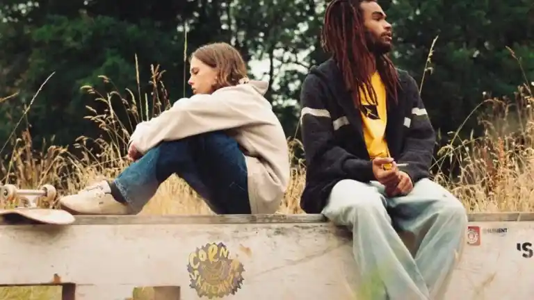 Kristen Billon, et Théo Christine dans le film Ollie, premier long-métrage français sur le skateboard réalisé par Antoine Besse.