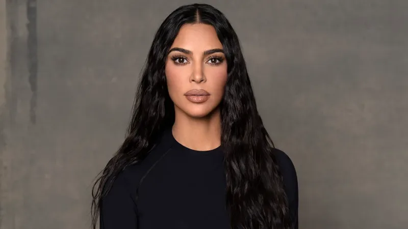 Affiche conceptuelle de The Fifth Wheel avec Kim Kardashian – comédie Netflix.