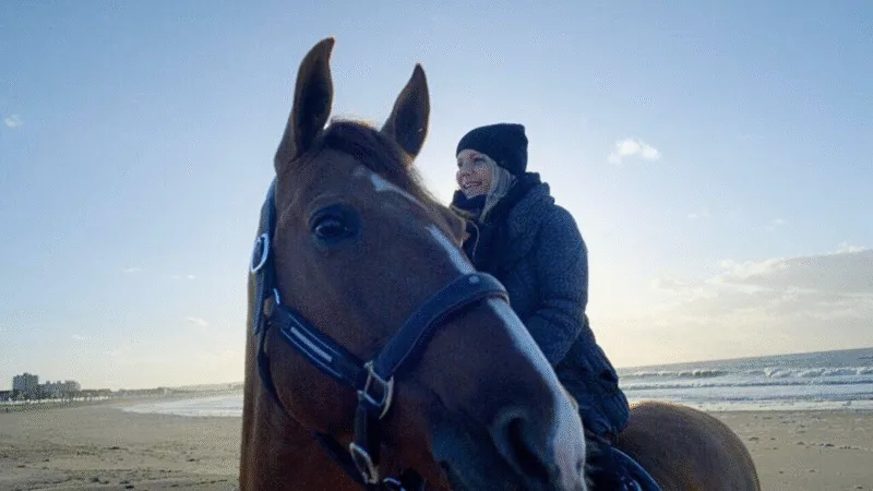 À demain sur la Lune – Amandine à cheval avec Peyo, documentaire