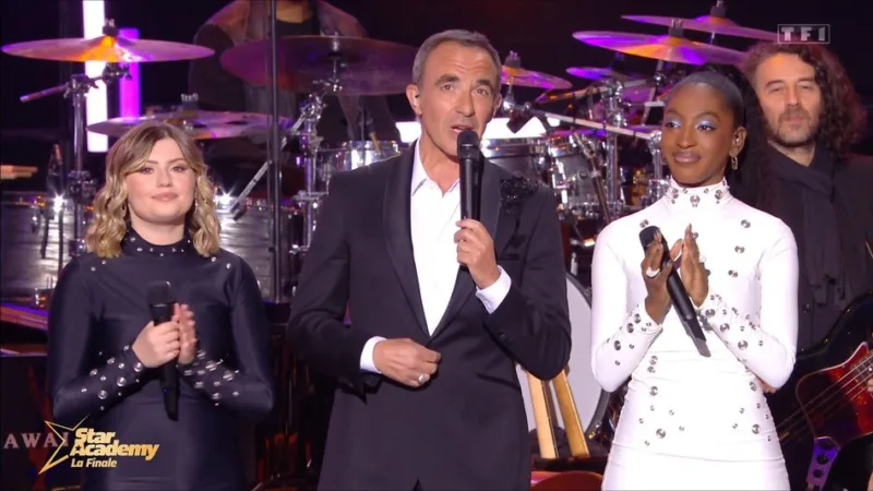 places Star Academy 20 décembre 2025 — Nikos Aliagas sur le plateau