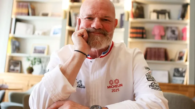 Philippe Etchebest en veste de chef, portrait officiel