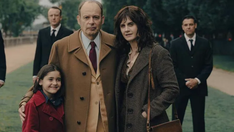 valerie karsenti et denis podalydes dans la série mitterrand confidentiel sur France 2