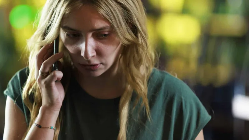 Lisa au téléphone dans Le Jour de ma mort, scène de tension en huis clos