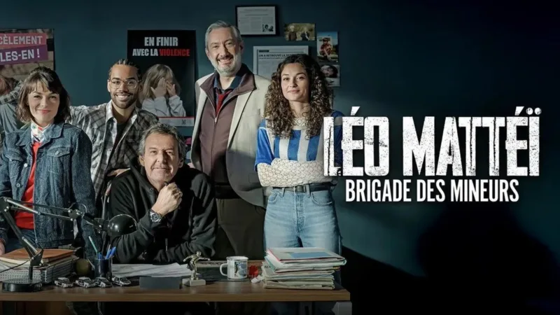 Photo d’ensemble de l’équipe de Léo Mattéï, brigade des mineurs, autour de Jean-Luc Reichmann