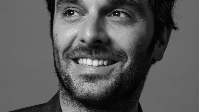 Pio Marmaï au casting de Les Brumes sur Netflix, dans le rôle de Victor Coste