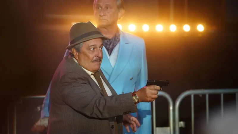 Christian Clavier et Benoît Poelvoorde dans une scène de Mystère à Saint-Tropez
