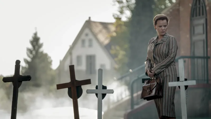 Joanna Kulig incarne la Dre Jolanta Wadowska-Król dans Les Enfants de plomb sur Netflix