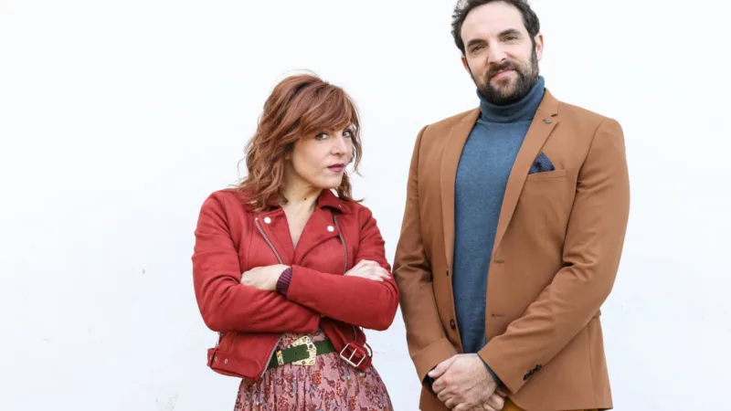 Anne-Élisabeth Blateau et David Mora (Emma et Fabien) dans Scènes de ménages