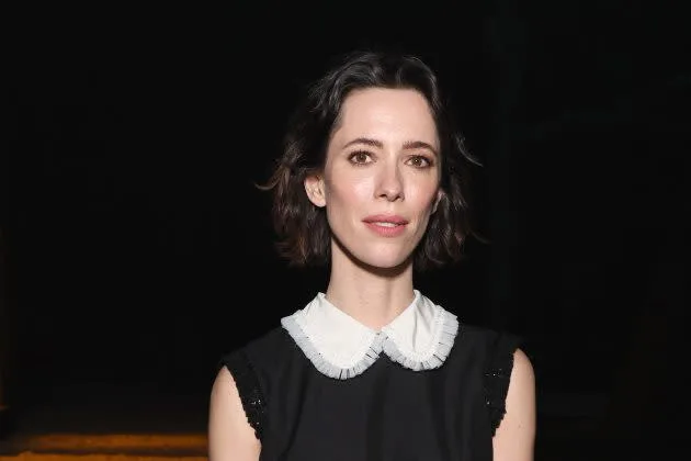 Rebecca Hall en Jordan Bennett, agente du FBI, dans The Beauty