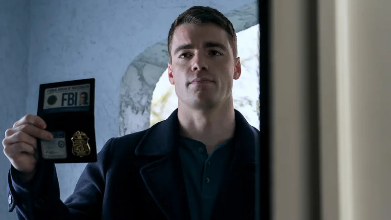 Gabriel Basso en Peter Sutherland dans The Night Agent saison 3 sur Netflix, thriller d’espionnage