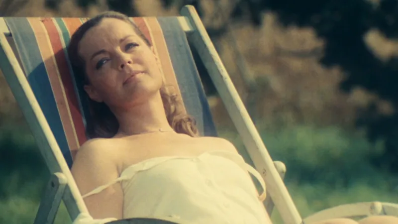 Visuel restauré d’Une histoire simple montrant Romy Schneider et un partenaire à l’écran