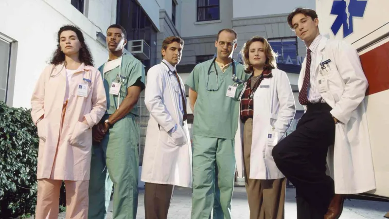 Casting d’origine d’Urgences (ER) devant l’hôpital, photo promo