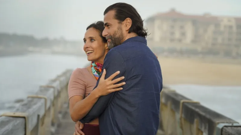 Julie de Bona et Grégory Fitoussi dans Erica saison 2 sur le front de mer