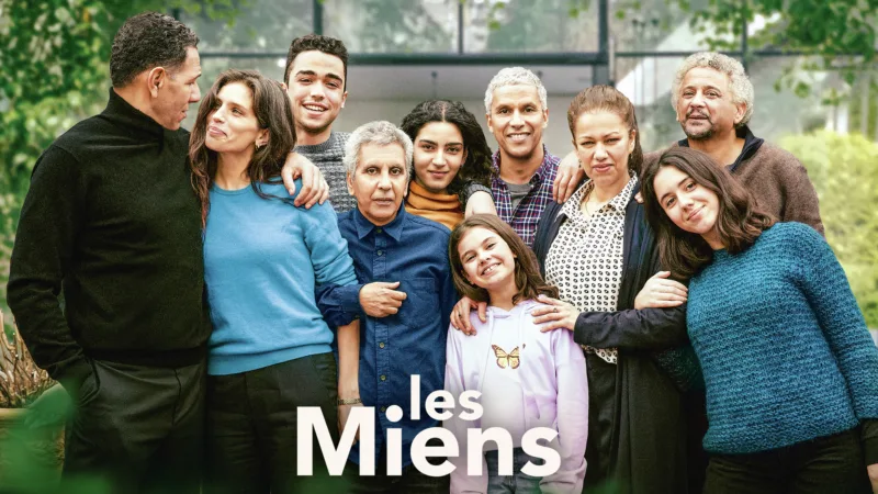 Le casting principal de Les miens réuni sur un visuel du film