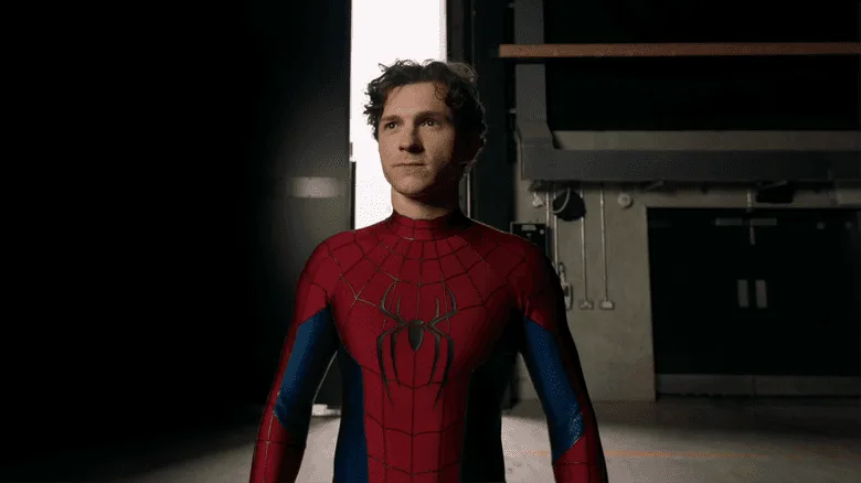 Gros plan sur le nouveau costume de Spider-Man dans Brand New Day