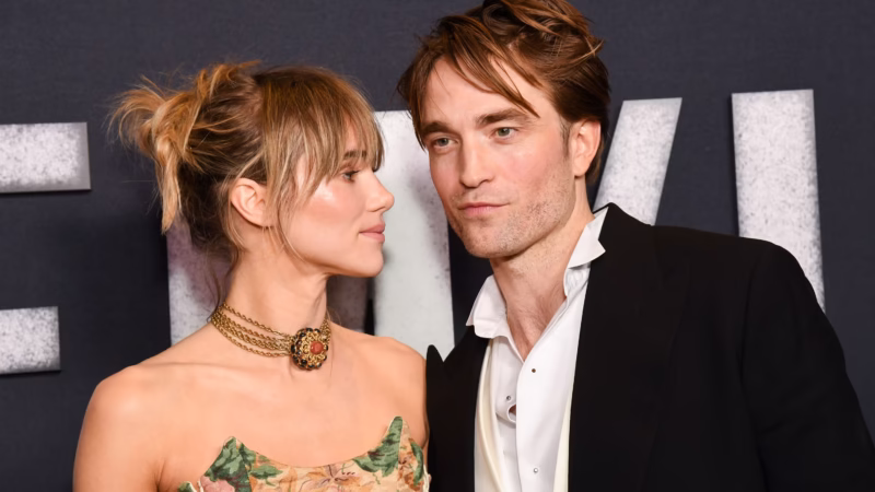 Suki Waterhouse et Robert Pattinson lors d’une apparition remarquée pendant la semaine des Oscars