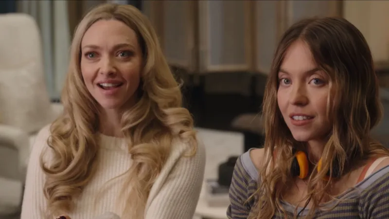 Amanda Seyfried et Sydney Sweeney dans une scène de The Housemaid