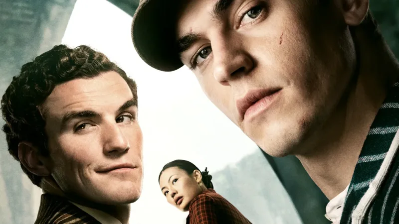 Duo Hero Fiennes Tiffin, Dónal Finn et Zine Tseng dans Young Sherlock