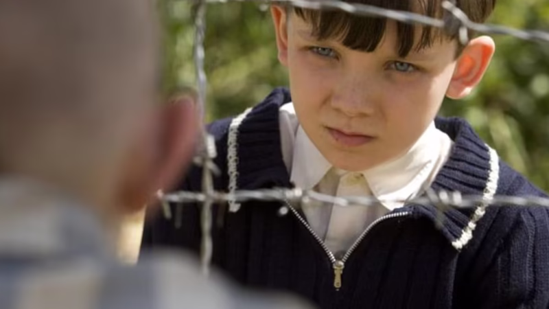 Asa Butterfield enfant dans Le Garçon au pyjama rayé