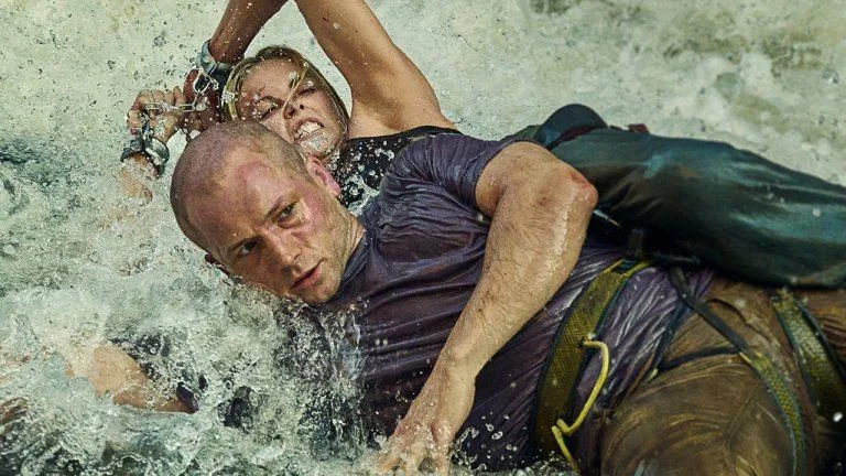 Charlize Theron et Taron Egerton emportés par les rapides dans Apex