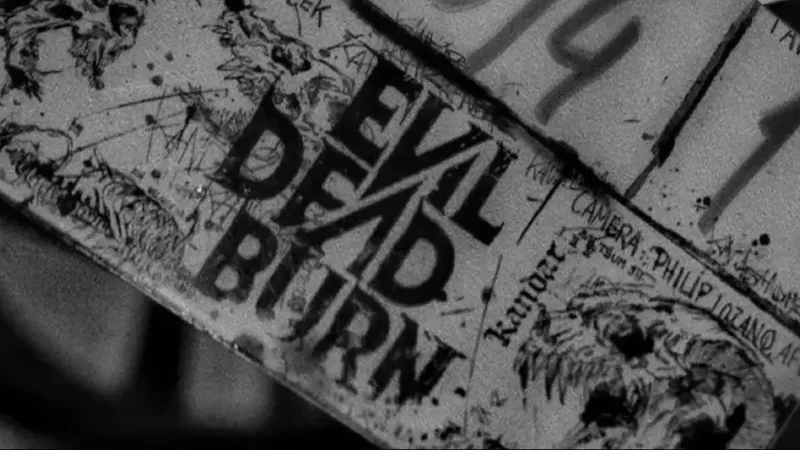 Clap pendant le tournage de Evil Dead Burn