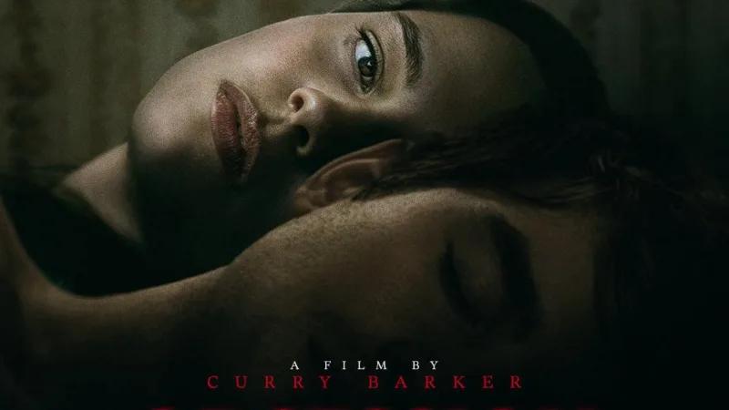 Affiche sombre du film Obsession avec Nikki et Bear allongés