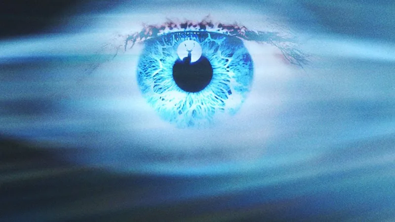 Visuel teaser de Disclosure Day avec un œil bleu lumineux