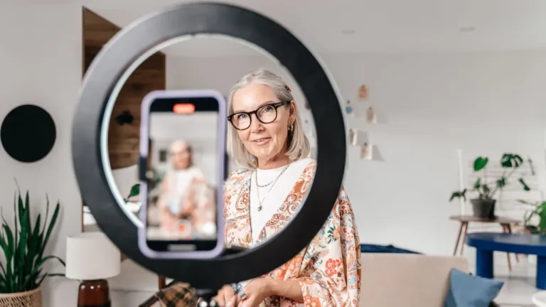 Casting femme senior pour une pub digitale à Paris