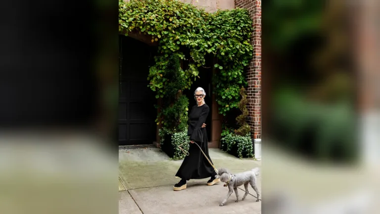 Casting Parisienne 55-75 ans avec petit chien à Paris