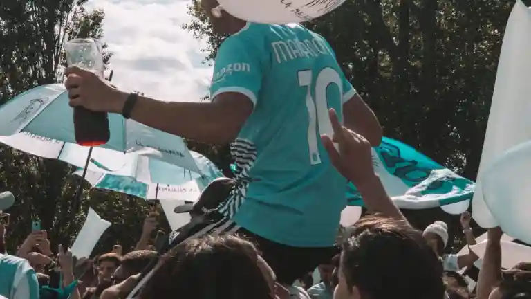 Casting seniors pour un spot Ligue 1+ en Île-de-France - Publicités | Institutionnel - Femmes - Hommes - Île-de-France