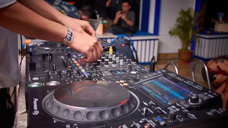Casting DJ 30-45 ans pour un film en Île-de-France