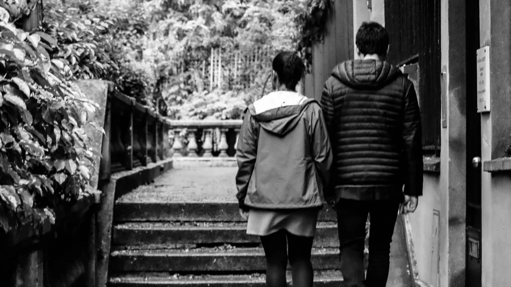 Casting vrais couples de tous âges pour un film à Paris