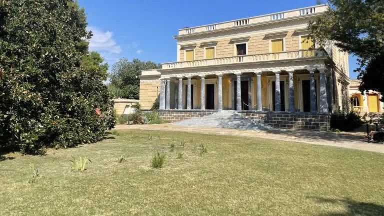 Façade du château Laurens à Agde, décor de l’hôtel Kalésia dans Demain nous appartient