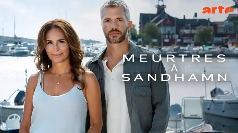 Nora Linde et Alexander Forsman devant le port de Sandhamn