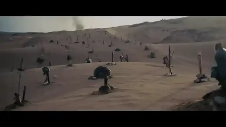 Champ de bataille désertique dans la bande-annonce de L’Odyssée