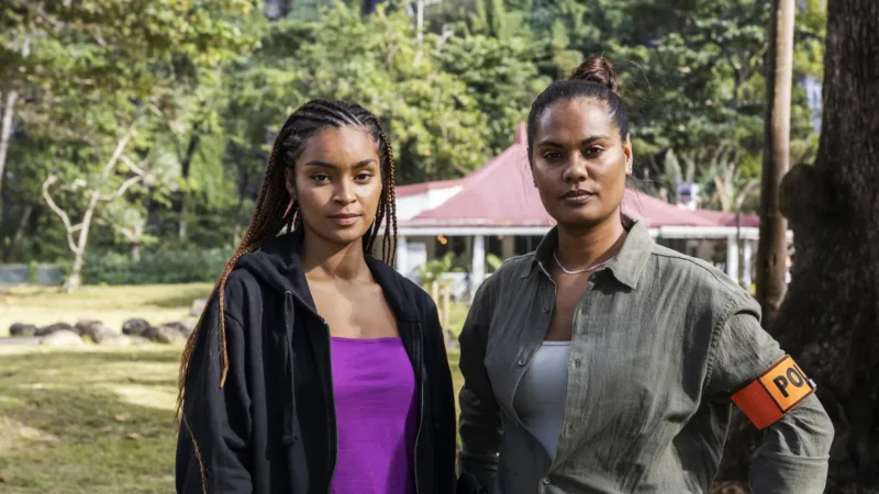 Mona Claude et Yaëlle Trulès dans la saison 7 d’O.P.J. à La Réunion