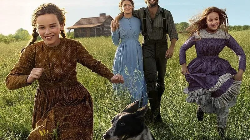 Alice Halsey dans le rôle de Laura Ingalls avec sa famille