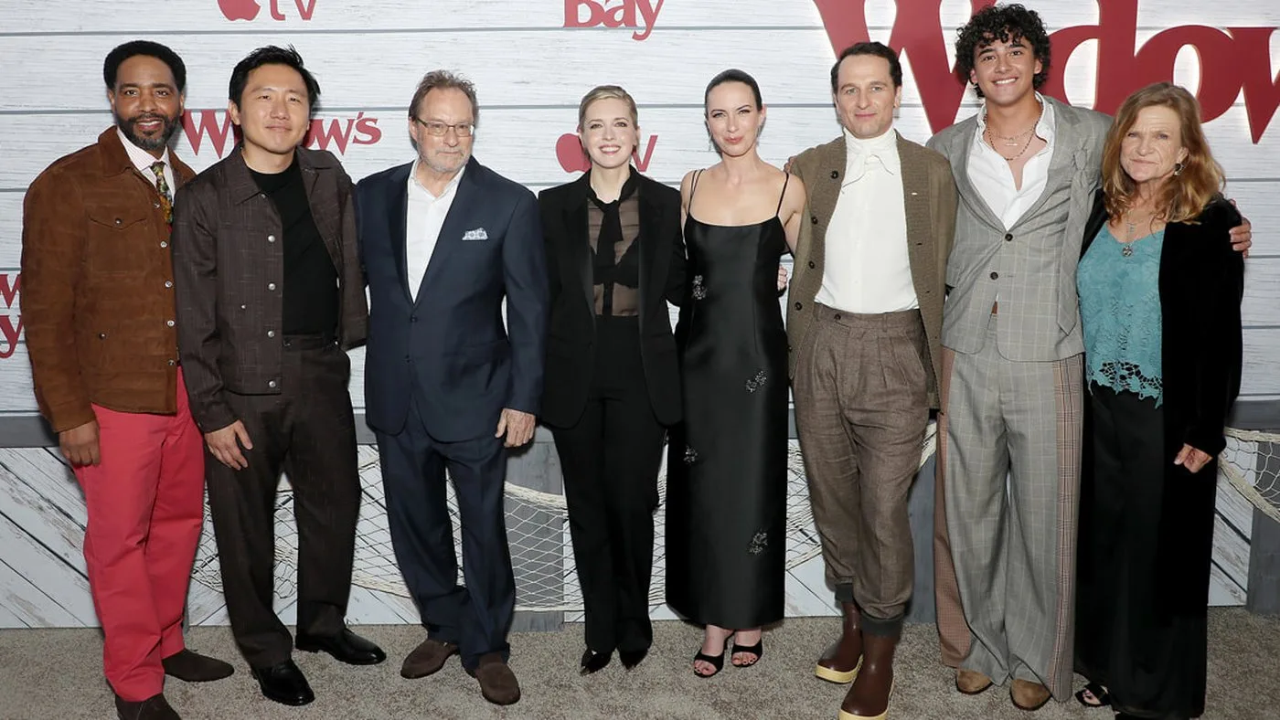 Matthew Rhys et l'équipe de la série Widow's Bay lors de la première