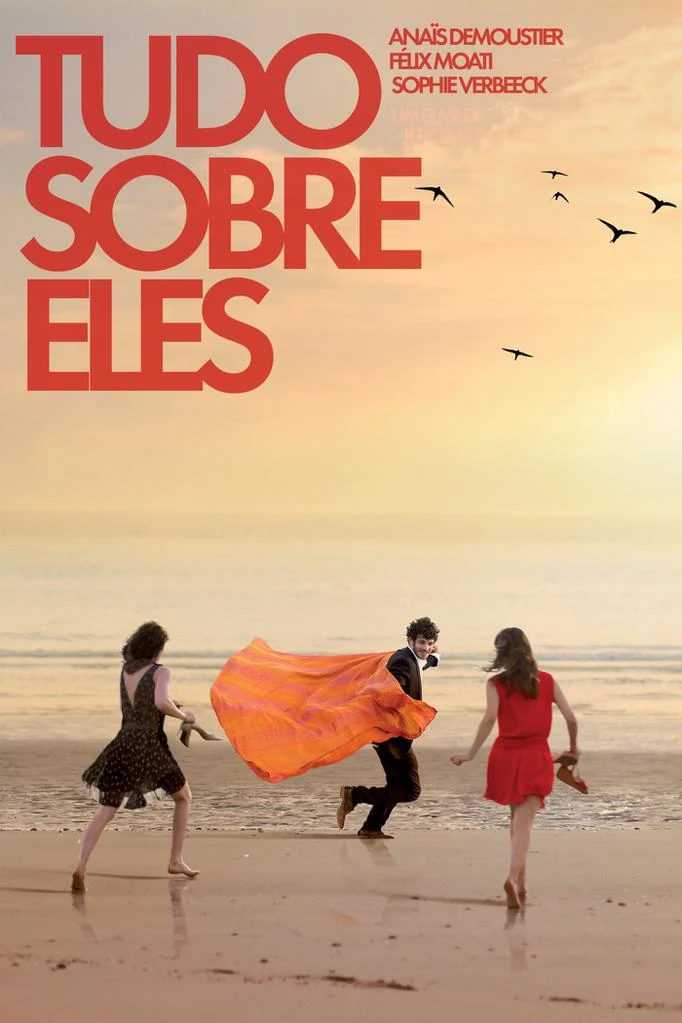 Affiche française du film À trois on y va avec le trio courant sur une plage