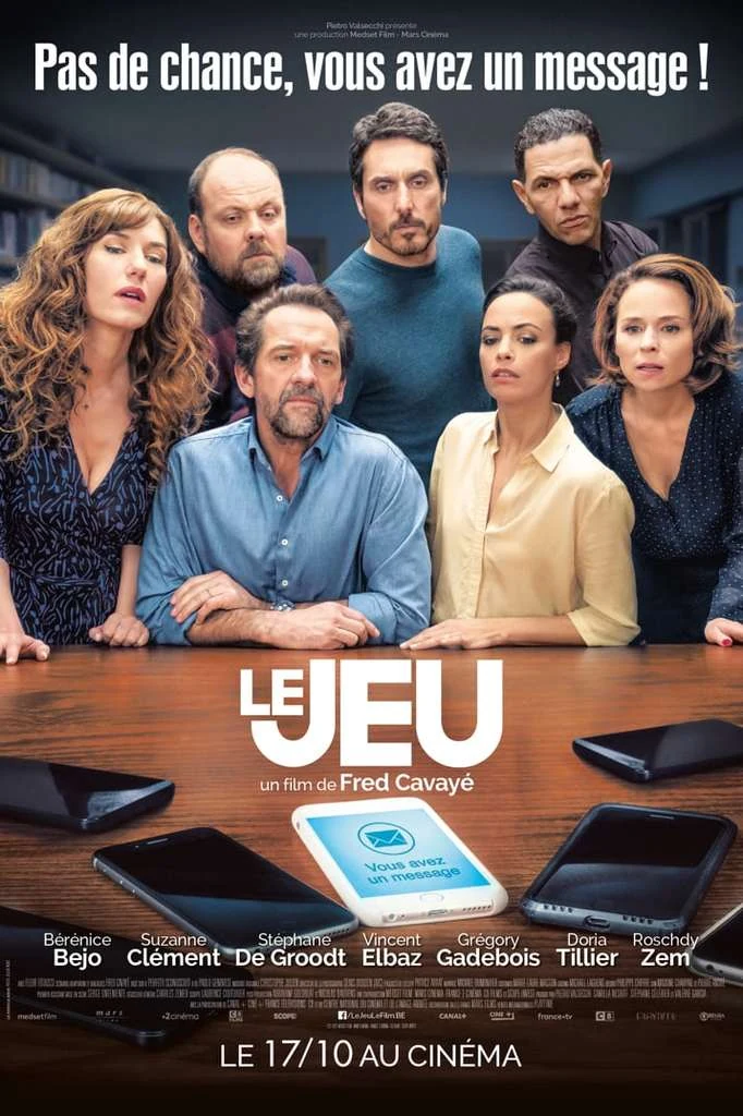 Affiche française du film Le Jeu avec les sept personnages autour d'une table