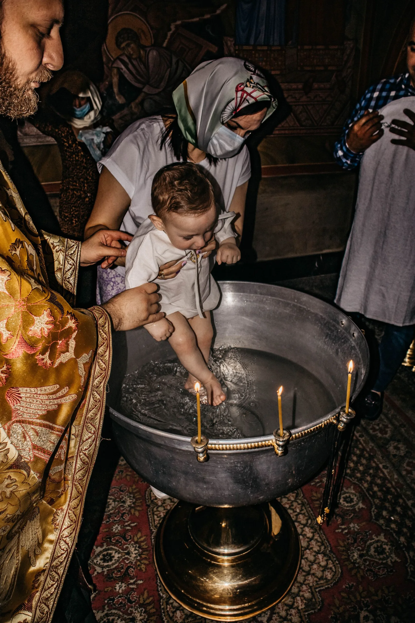 Bébé pendant une cérémonie de baptême