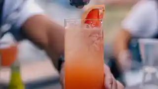 Casting comédien barman avec accent marseillais à Cassis