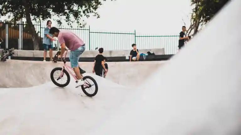 Casting BMX, skate et trottinette pour Le Tour - Séries TV et VOD - Femmes - Hommes - France