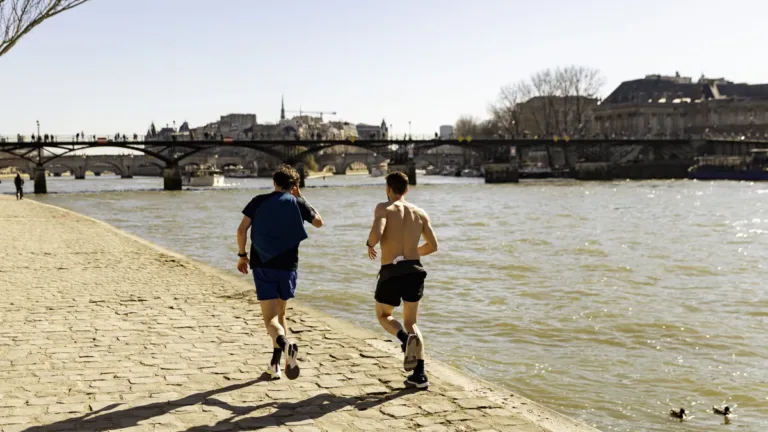 Casting joggers pour Emily in Paris saison 6 à Paris