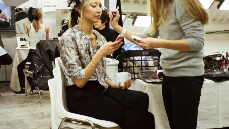 Casting maquilleurs, coiffeurs et stylistes pour Emily in Paris