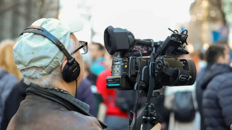 Casting photographes et cameramen pour Emily in Paris le 12 août
