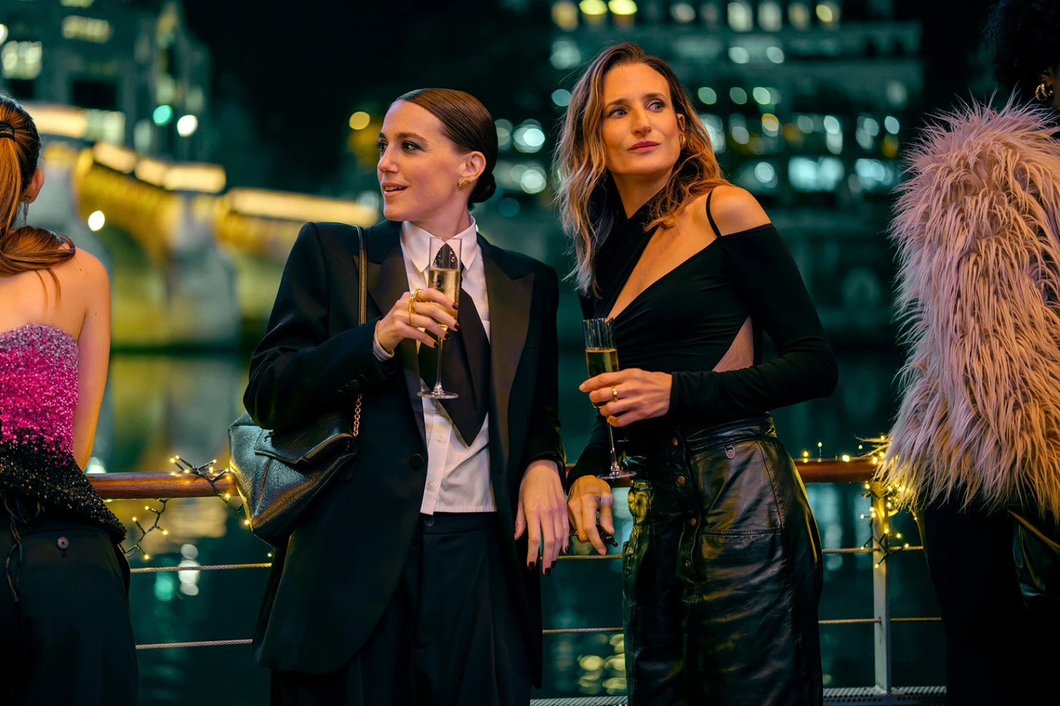 Andréa Martel et Noémie Leclerc dans Dix pour cent, le film sur Netflix