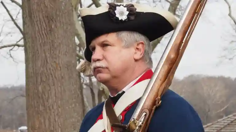 Reconstitution historique d'un soldat américain du XVIIIe siècle