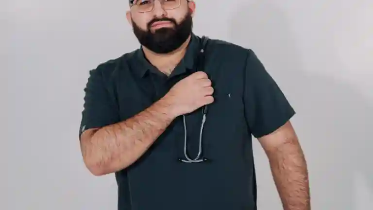 Médecin portant un stéthoscope