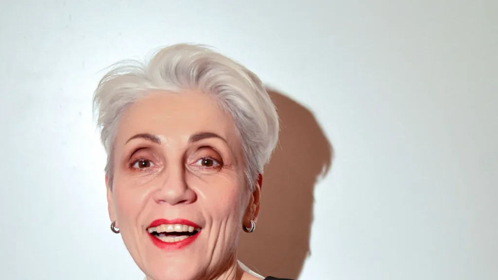 Casting femme 60-65 ans élégante pour une publicité à Nice